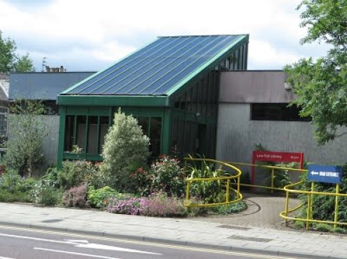 Photo of the outside of Low Fell Library