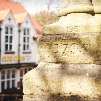Picture of Ye Olde Cross Pub and stone cross in foreground