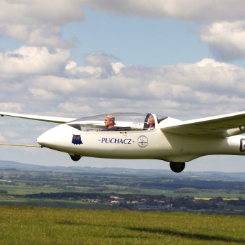 phot of a glider flying 