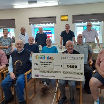 The Teams and Bensham Community Care men’s group, presented with a £400 cheque from the Asda Foundation